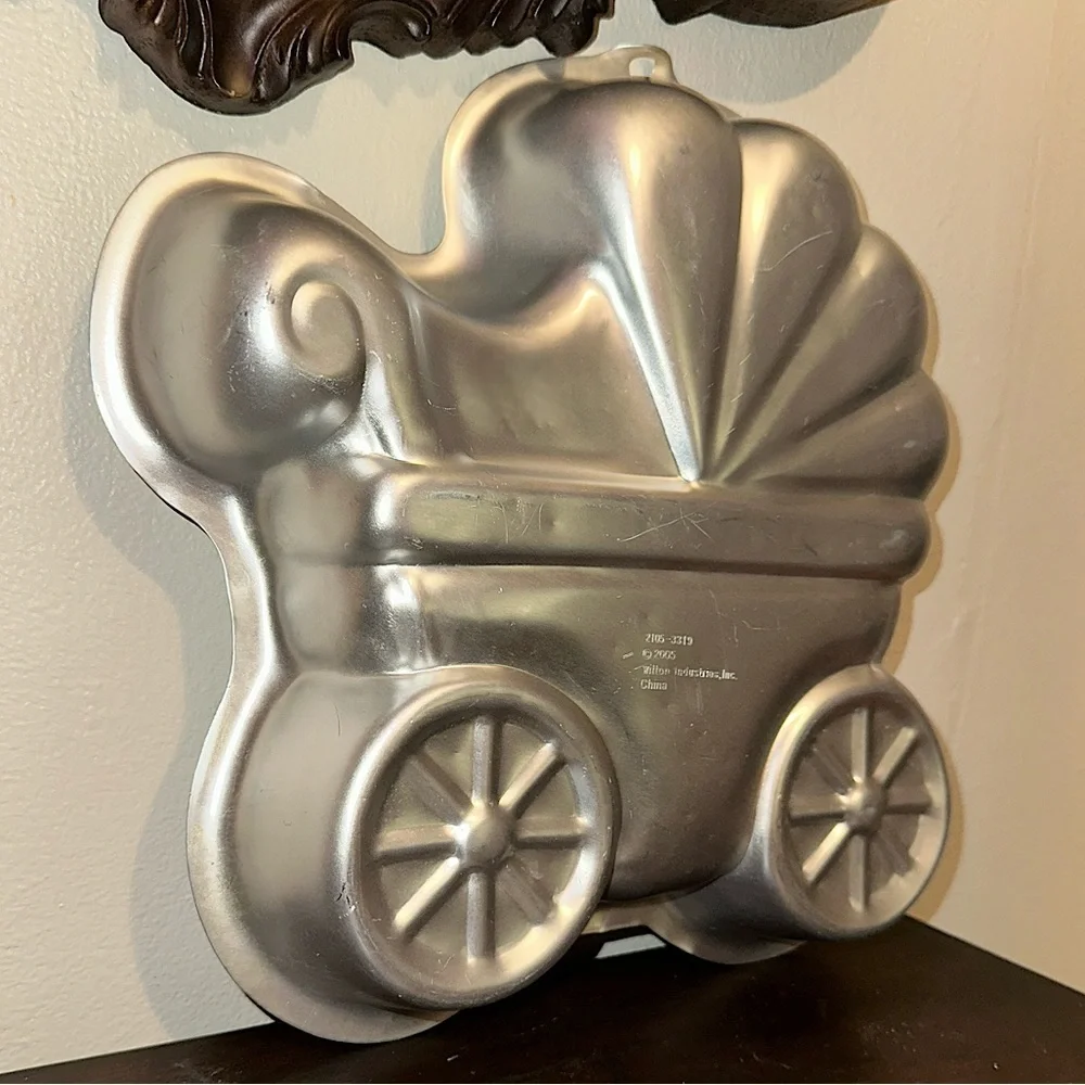 3/$20 💥 Wilton‎ Baby Carriage Babyshower Cake Pan